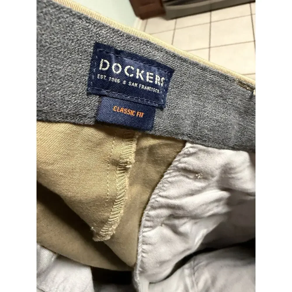 NWT Dockers Workday Khaki Pants Mens 38x32 Brown SmartFlex Classic Fit Tan